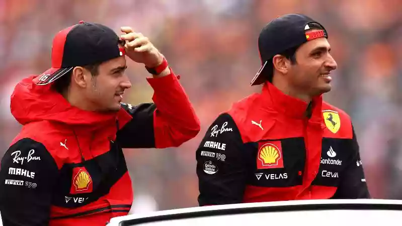 «Карлос и Шарль сомневаются в решениях», - бывший партнер по команде Шарля Леклера называет главной проблемой нестабильность Ferrari.